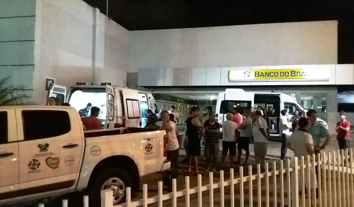 FOTOS: Quarenta motoristas são autuados pela Operação Lei Seca na Av. Ayrton Senna
