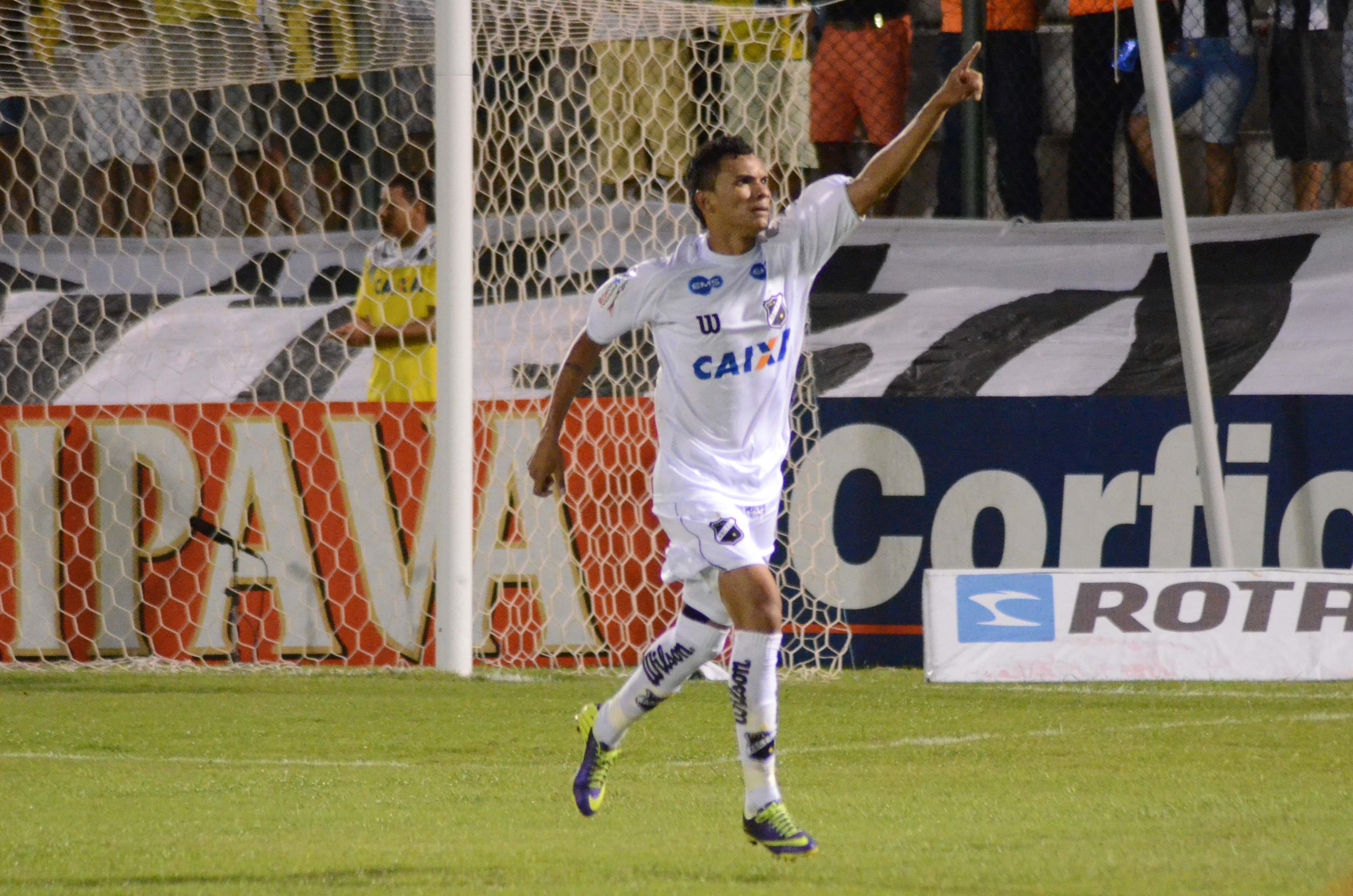 ABC acerta detalhes e negocia o lateral Marcílio para o futebol paulista