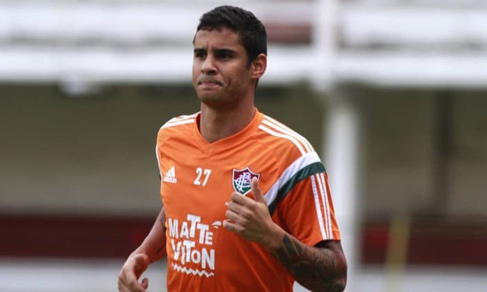COLISÃO COM UMA VACA: Atacante do Fluminense sofre acidente de carro em São Paulo