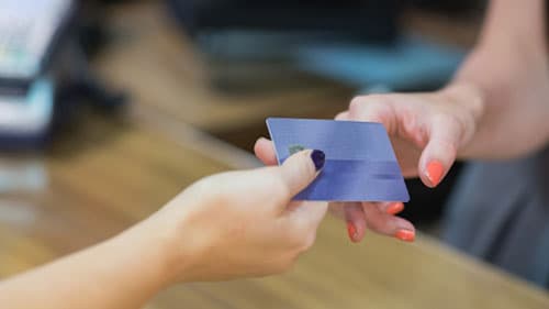 TRT-RN: Vendedora de cartão de crédito no Carrefour é considerada bancária