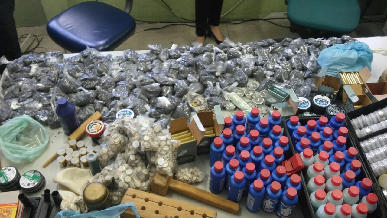PM apreende grande quantidade de material explosivo em Santa Cruz