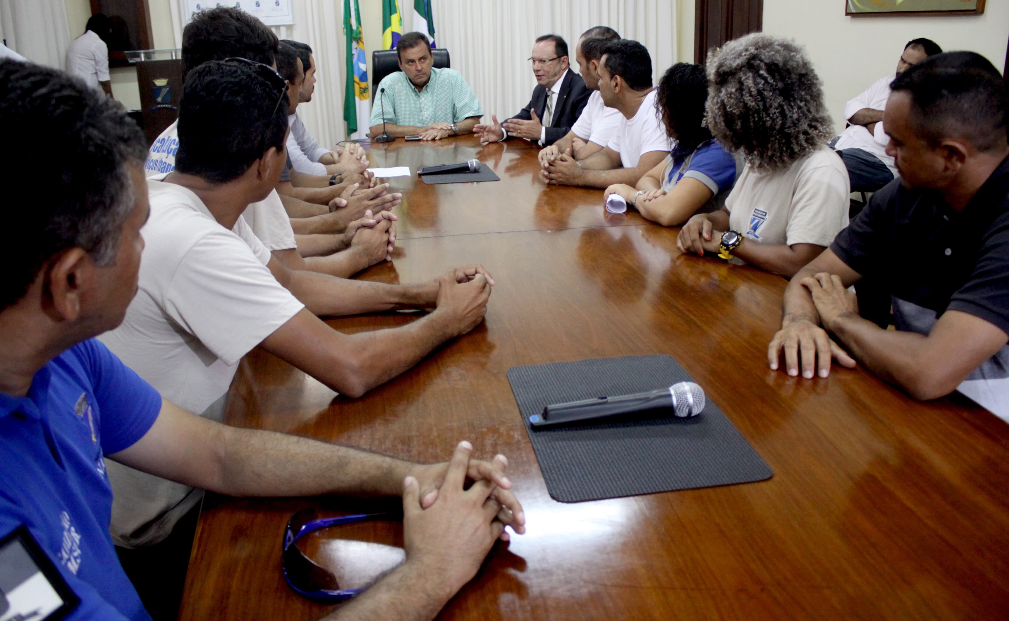 Raniere e servidores da Semsur recebem do Prefeito garantia do Plano de Cargos
