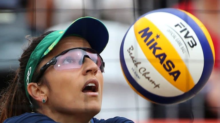 Ágatha e Bárbara derrotam chinesas e estão nas quartas no vôlei de praia