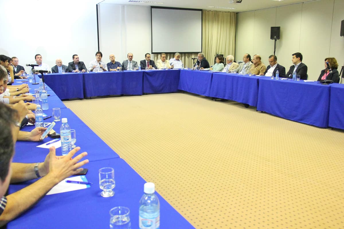 FOTOS: Governador participa de reunião no Sebrae que discutiu a instalação do HUB da TAM em Natal