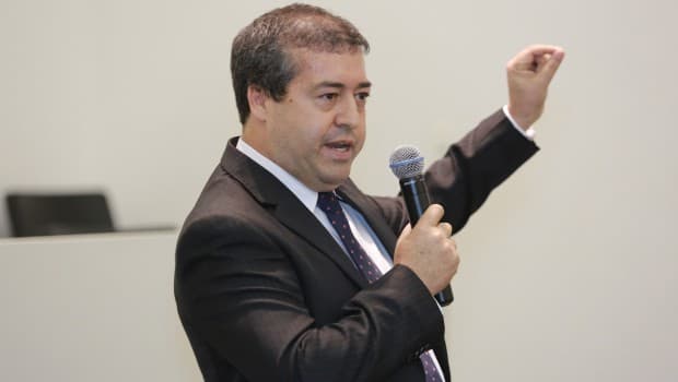 Ministro do Trabalho diz que sua família tem média salarial de 1 a 5 salários mínimos