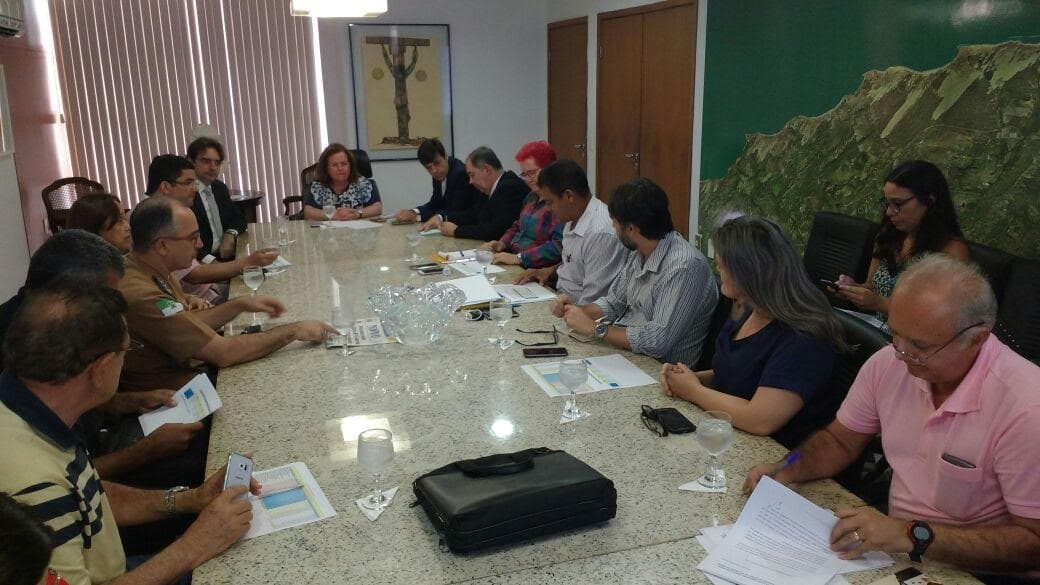Servidores do estado reclamam que governo pagou a fornecedores e não quitou a folha de dezembro