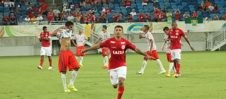 Atacante Thiago Potiguar renova com o América para a temporada 2016