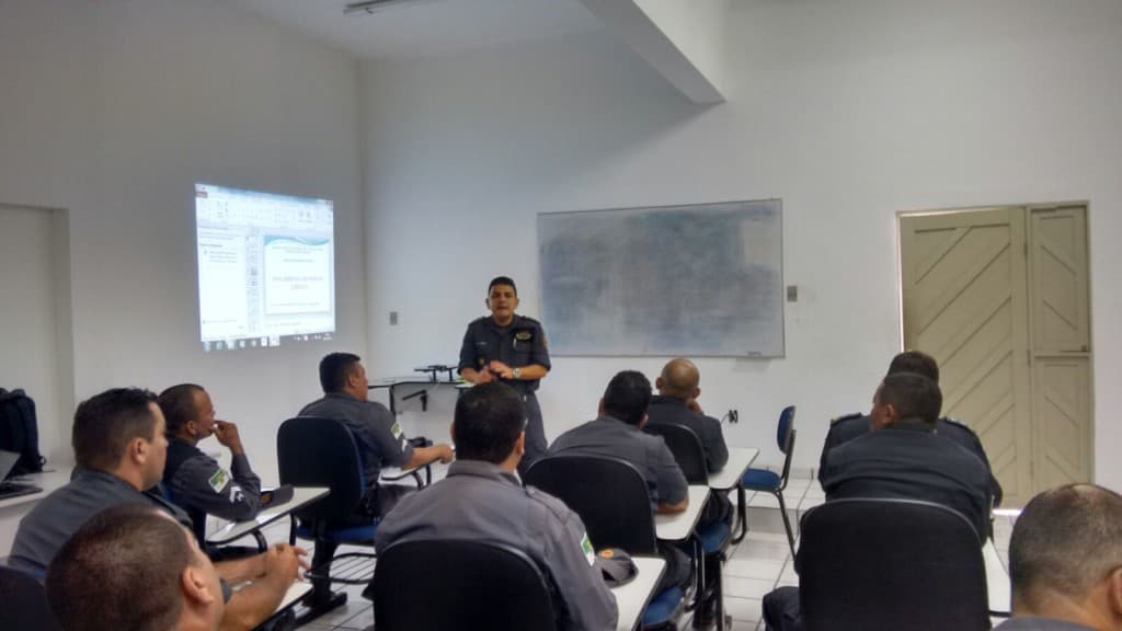 FOTOS: Policiais militares passam por requalificação para Operação Verão