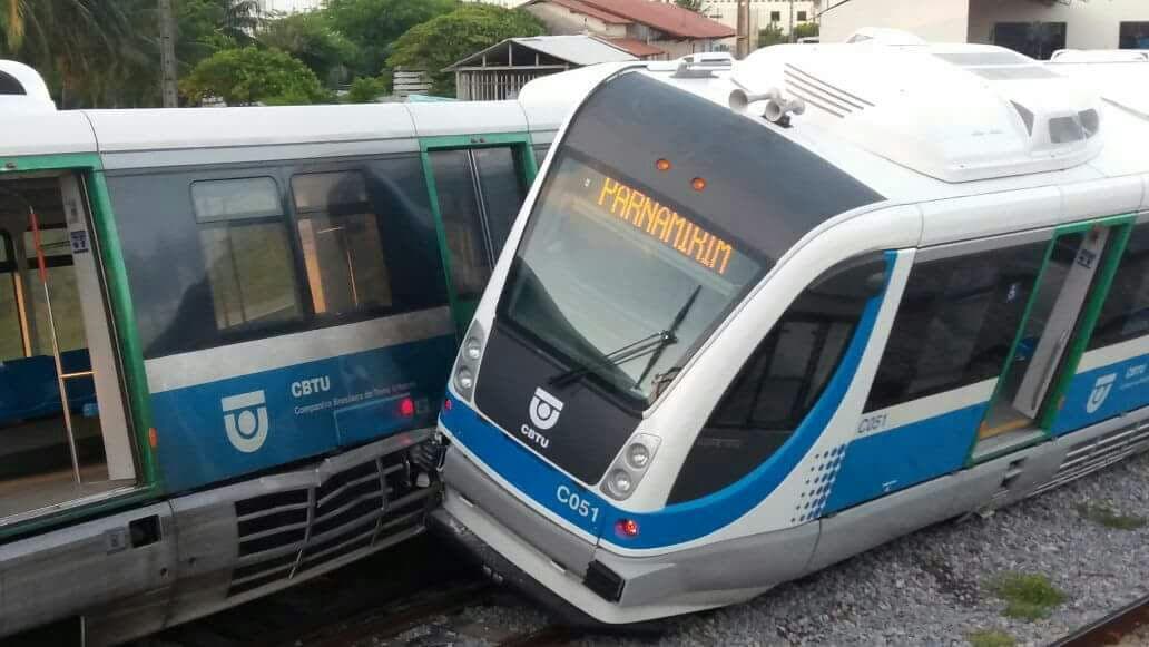 FOTO: Trens colidem na Ribeira
