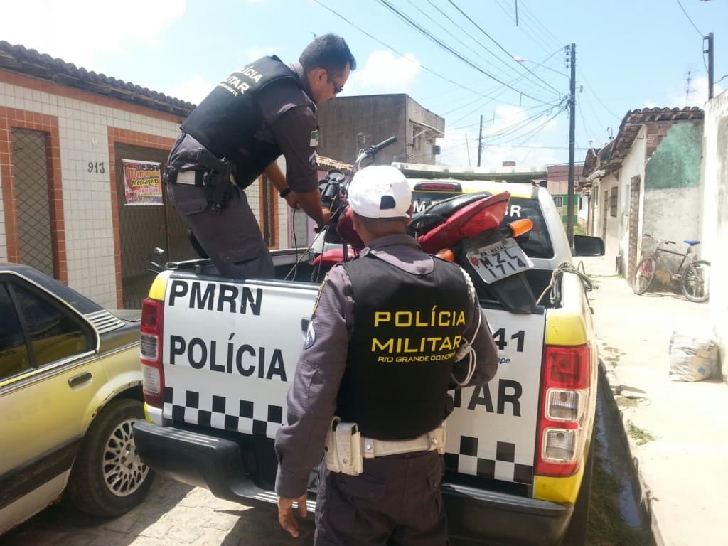 Operação Orla Segura aborda mais de 100 veículos na manhã desta quinta em Natal; 25 autuados e 21 removidos ao pátio do Detran-RN