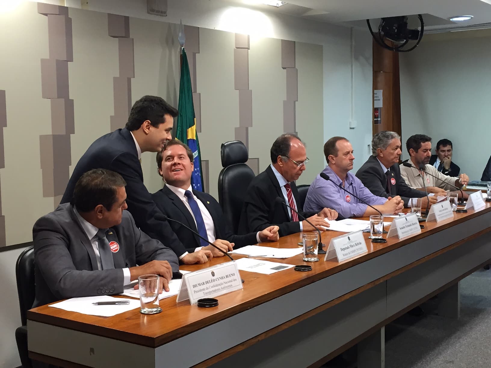 Walter Alves comemora aprovação de relatório da MP que suspende cobrança de dívida dos produtores rurais