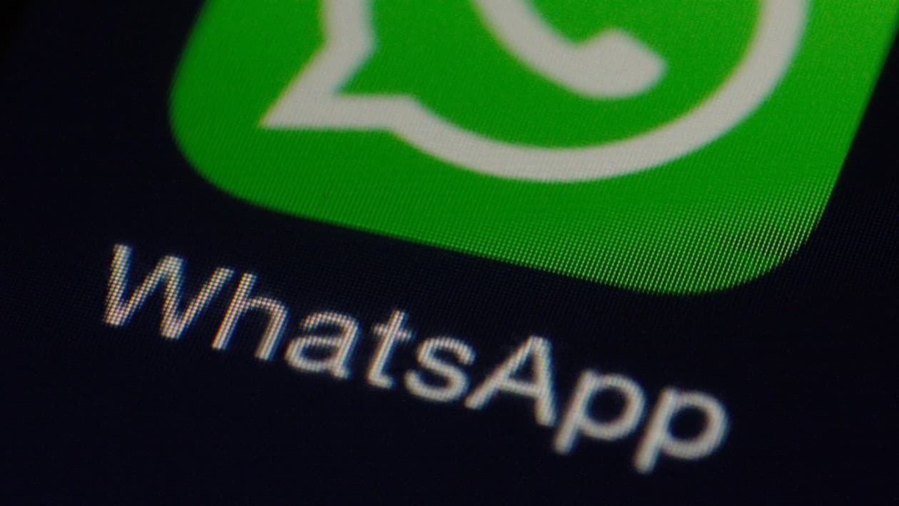 Brasileiros surtam com notícia falsa de que WhatsApp avisará sobre prints de tela