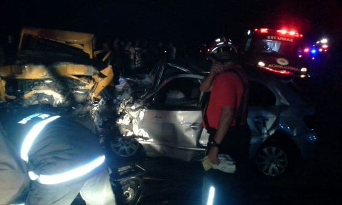 FOTOS: Acidente grave deixa três vítimas fatais na BR-304