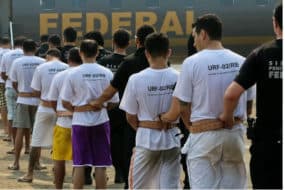 Sob forte esquema de segurança, quinze presos no Acre são transferidos para presídio federal de Mossoró