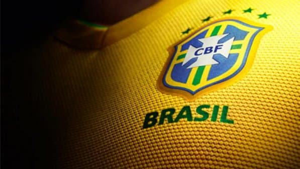 Tite anuncia convocados para jogos contra Argentina e Peru; Douglas Costa e Rodrigo Caio retornam