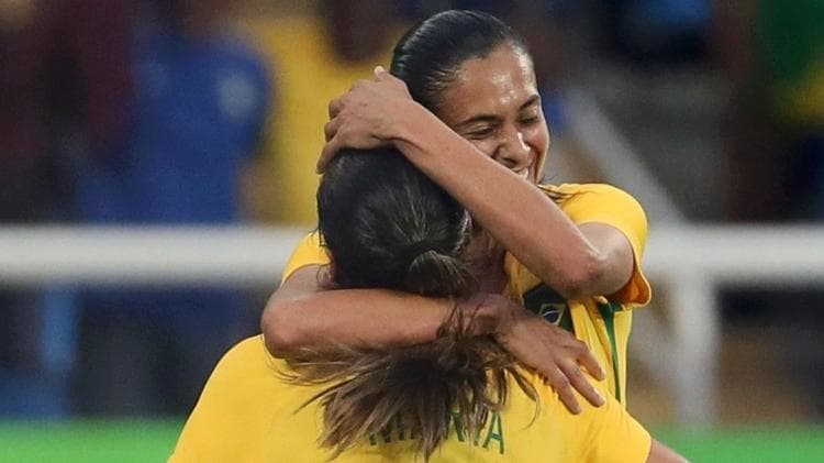 Brasil sobra em campo e estreia com vitória no futebol feminino na Rio-2016