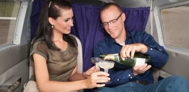 Companhias aéreas dos Estados Unidos oferecem sexo nas alturas; mulheres dominam reservas