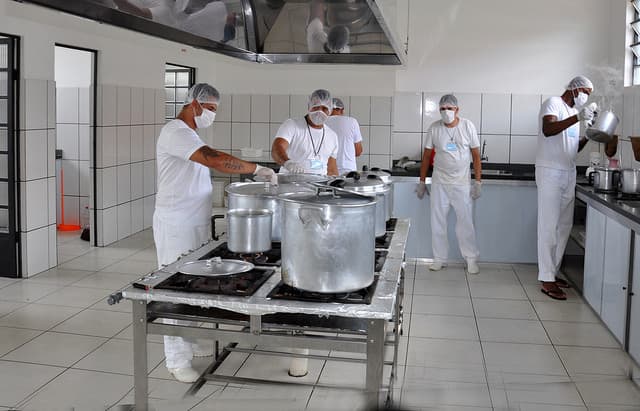 Ressocializar presos é mais barato do que mantê-los em presídios, defende Conselho Nacional de Justiça
