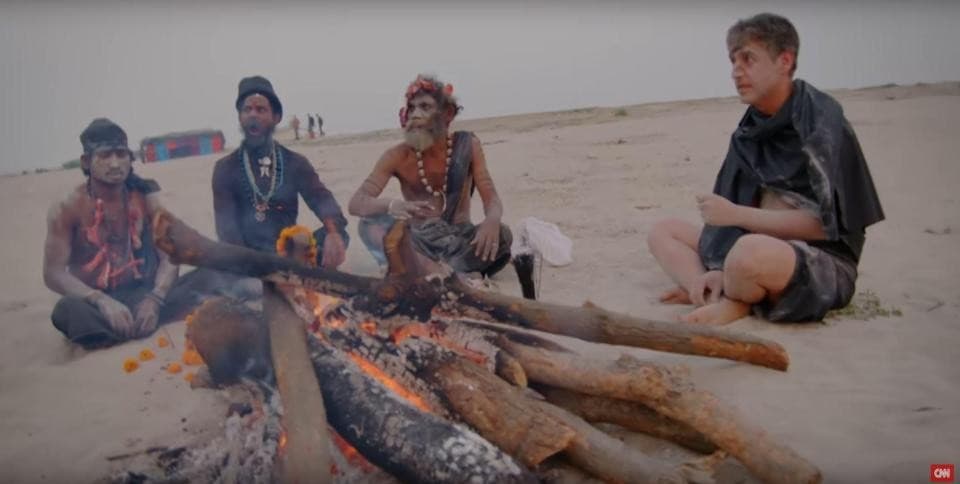 Apresentador de TV da CNN come cérebro humano durante ‘ceia' com canibais
