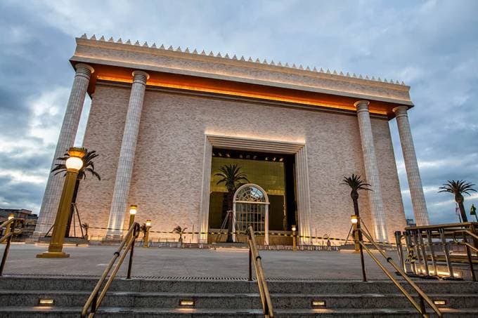 Templo de Salomão doa terreno de 38 milhões e se livra de fechamento