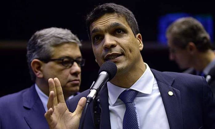 ATÉ PREGAÇÃO NA CASA: Deputado pede que Temer “abandone a maçonaria e o satanismo, e venha correndo para Deus”