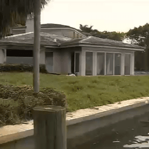 Novos donos começam a demolir mansão de Escobar em Miami em busca de dinheiro