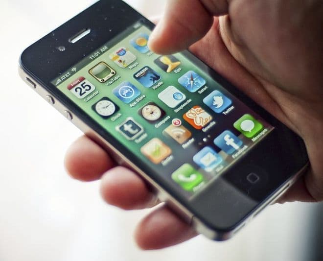 Brasileiros estão abandonando hábito de usar mais de um chip no celular