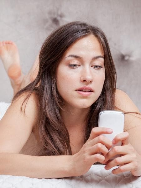 Mulher se excita mais com conto erótico do que com nude, diz especialista