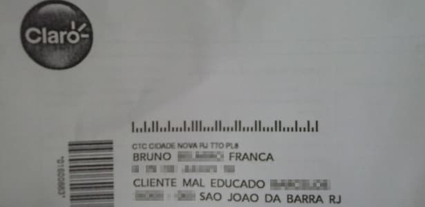 FOTO: Cliente da Claro é chamado de "mal educado" em fatura de celular