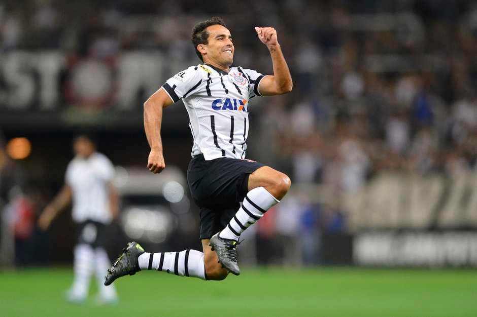 Love marca após 2 meses, e Corinthians vira sobre Inter