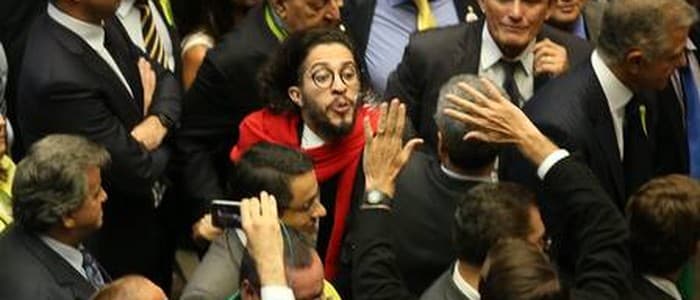 Perícia da Polícia Civil mostra que vídeo de Bolsonaro contra Jean Wyllys é montagem