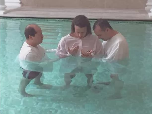 FOTO: David Luiz posta foto de batismo com texto religioso