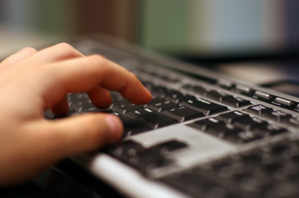 Deputado quer acabar com ‘fakes’ em redes sociais exigindo CPF