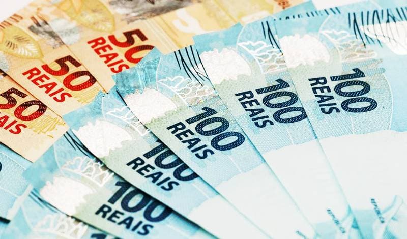 Governo propõe salário mínimo de R$ 979 para 2018