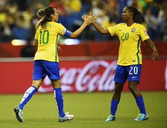 Com direito a gol de Marta, Brasil estreia com vitória tranquila na Copa do Mundo de futebol feminino