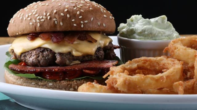 Fast food tem mesmo efeito que suplementos após o treino, diz estudo