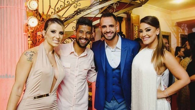 Irmã de Léo Moura é expulsa de casa após calote em Renato Augusto