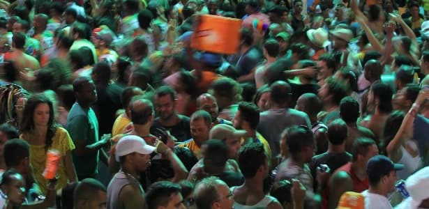 Com abadás em baixa, trio sem cordas ganha espaço no Carnaval de Salvador