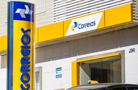 Correios estudam ‘megademissão', destaca reportagem