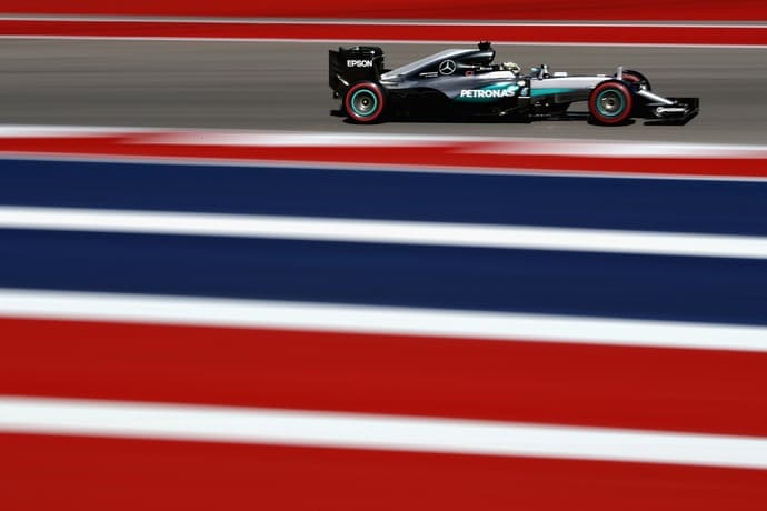 Hamilton leva a melhor sobre Rosberg e faz pole position para o GP dos EUA; Massa larga em 9º