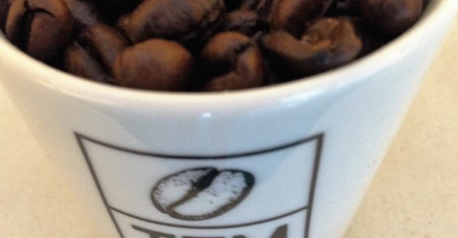 Loja vende grão de café defecado por pássaro por R$ 250