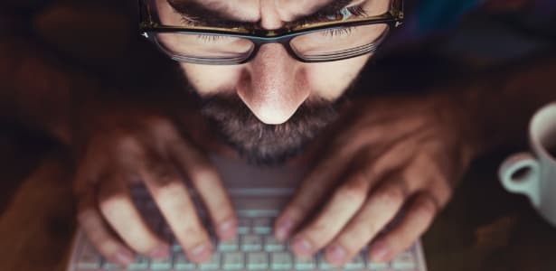 Seu nome e fotos caíram na rede? É possível investigar se alguém está se passando por você na internet; veja