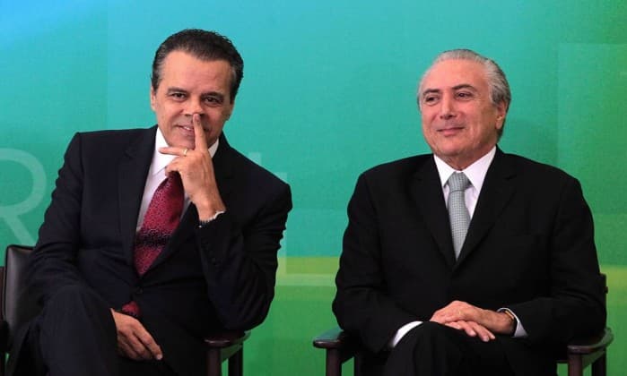 Demissão de Alves foi motivada por delações ainda não divulgadas e "possível repasse para conta no exterior"