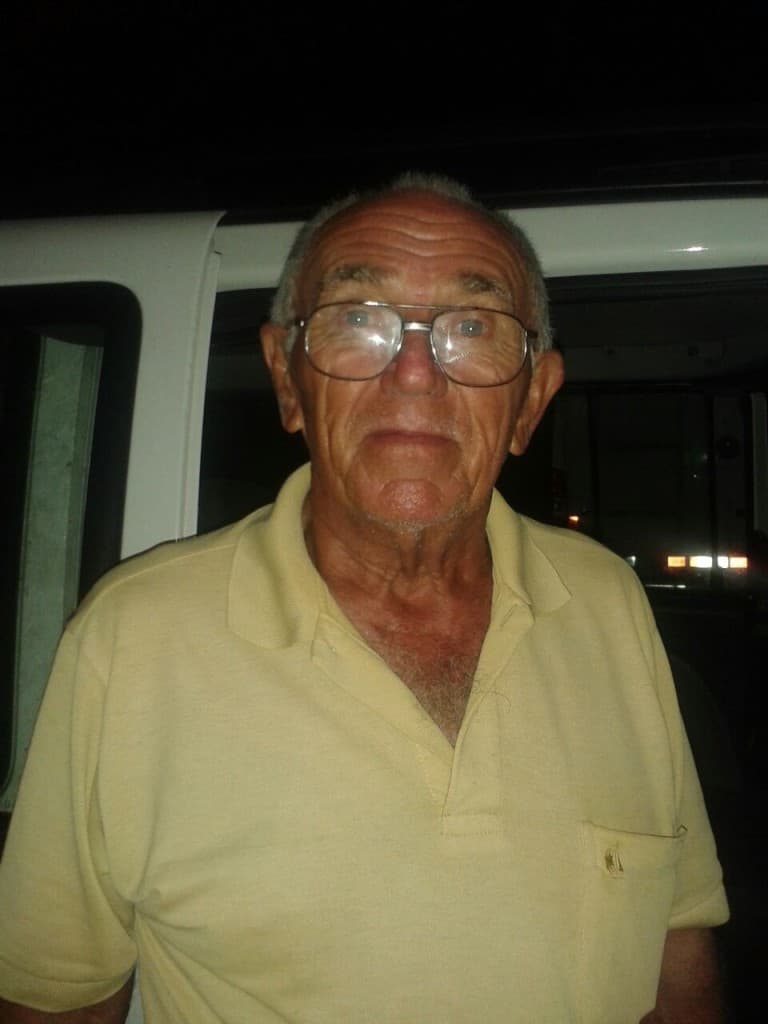 FOTO: Idoso está perdido e procura família; saiba como ajudar