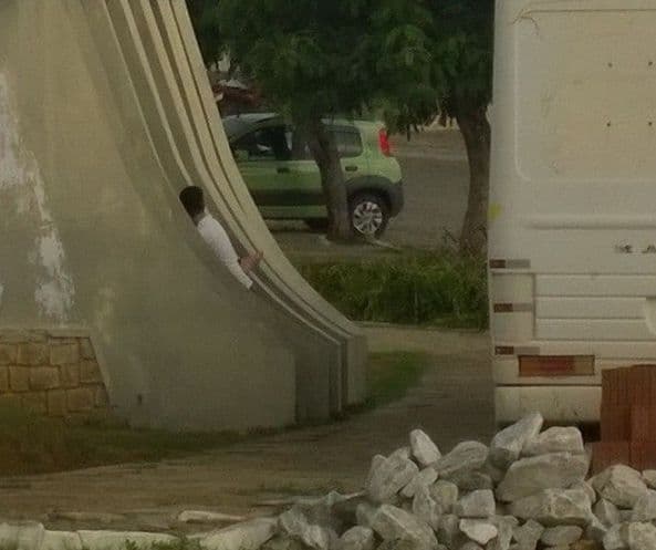 FOTO: Casal é flagrado fazendo sexo em plena luz do dia no Seridó potiguar