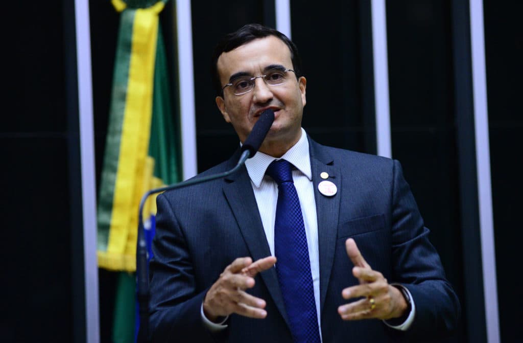 Comissão da Câmara dos Deputados aprova projeto que restringe uso de carro oficial