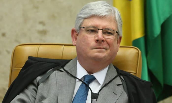 Janot estuda suspender ação por caixa dois simples