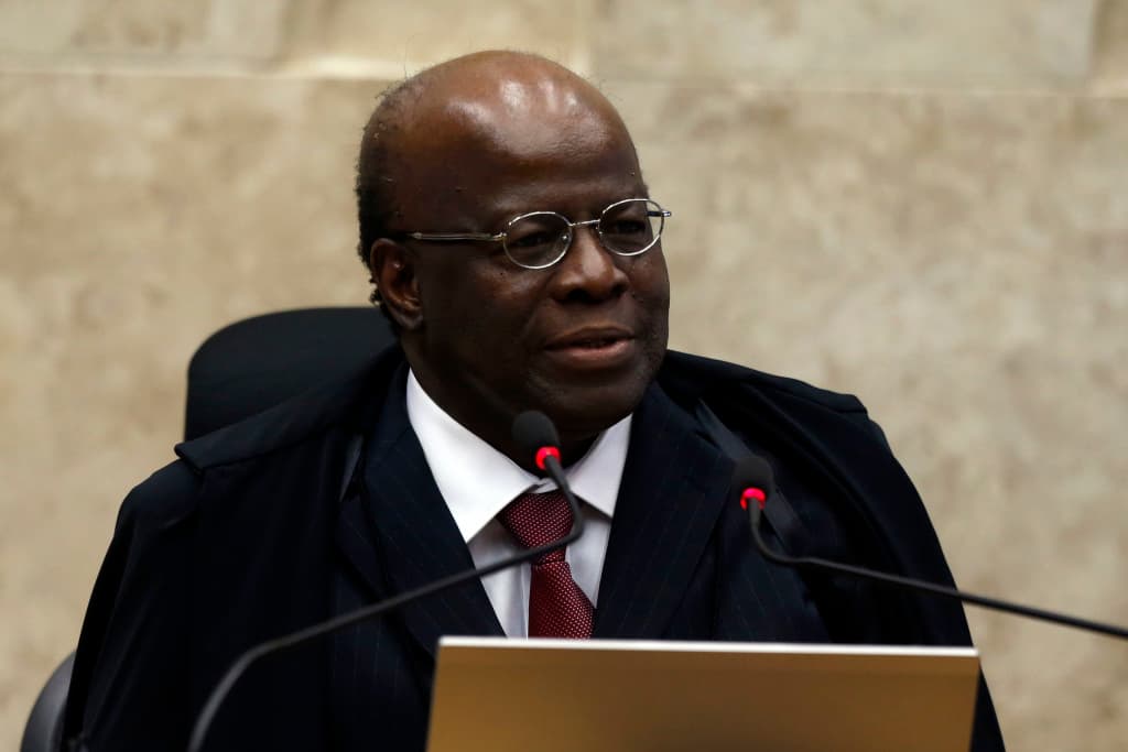 Por que num País com tanta miséria empresas doam bilhões a políticos?, questiona Joaquim Barbosa