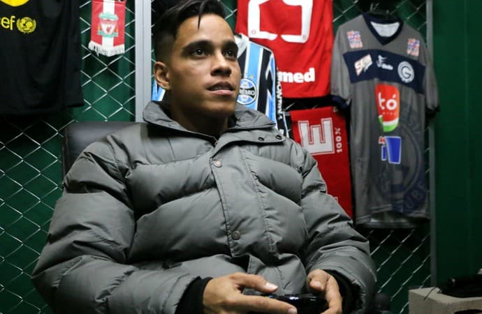 Seis meses após levar Puskás, Wendell deixa futebol aos 27 para virar ‘gamer'