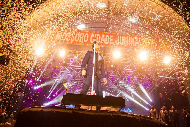FOTOS: Show de Luan Santana em Mossoró registra recorde de público